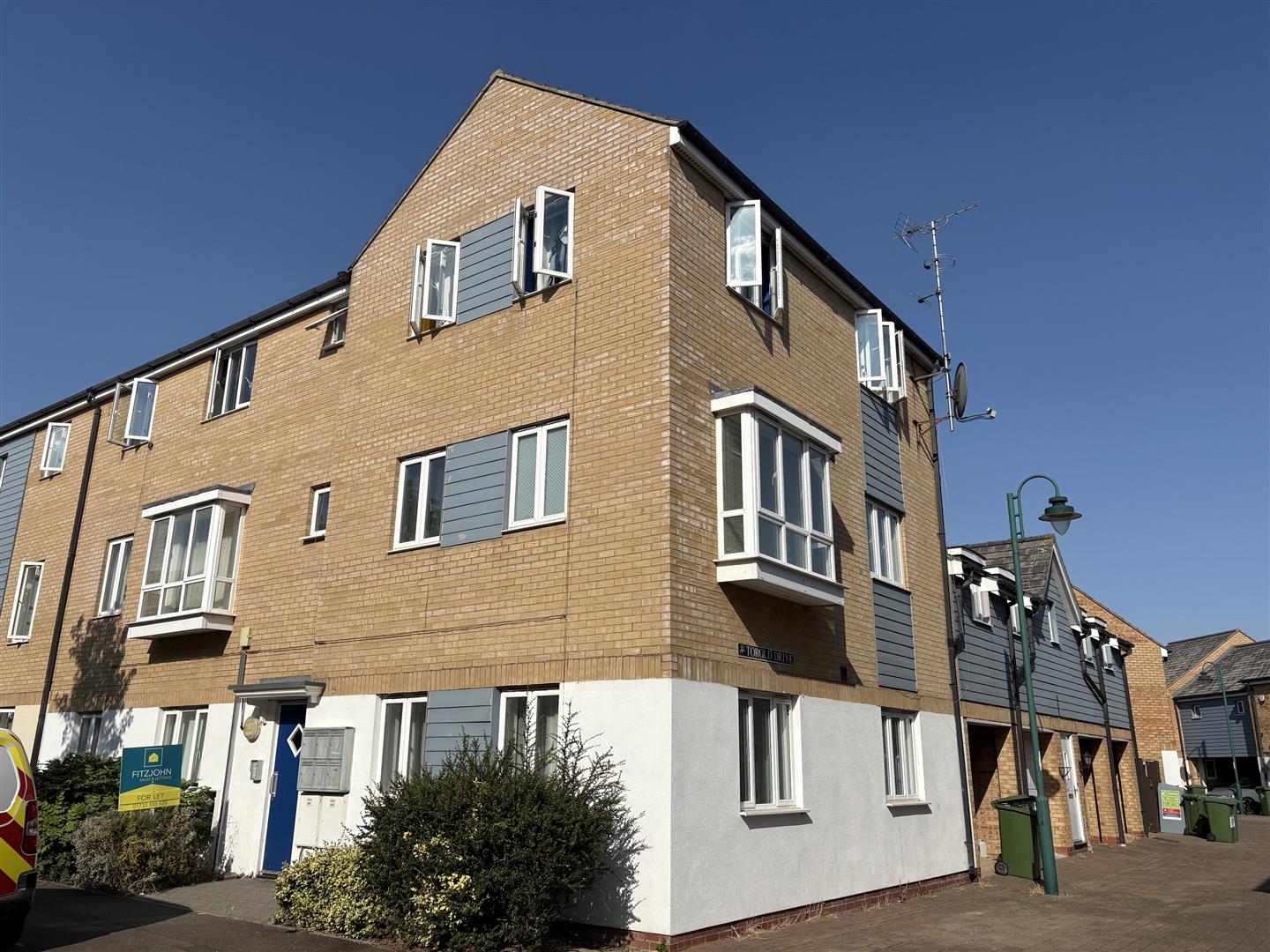 Flat Felthambrook Way in London