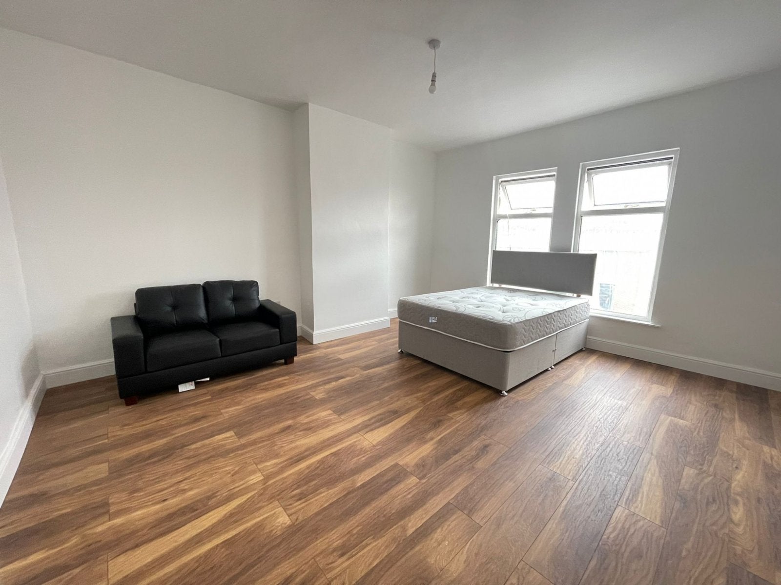 Flat Meanwood Road in Leeds