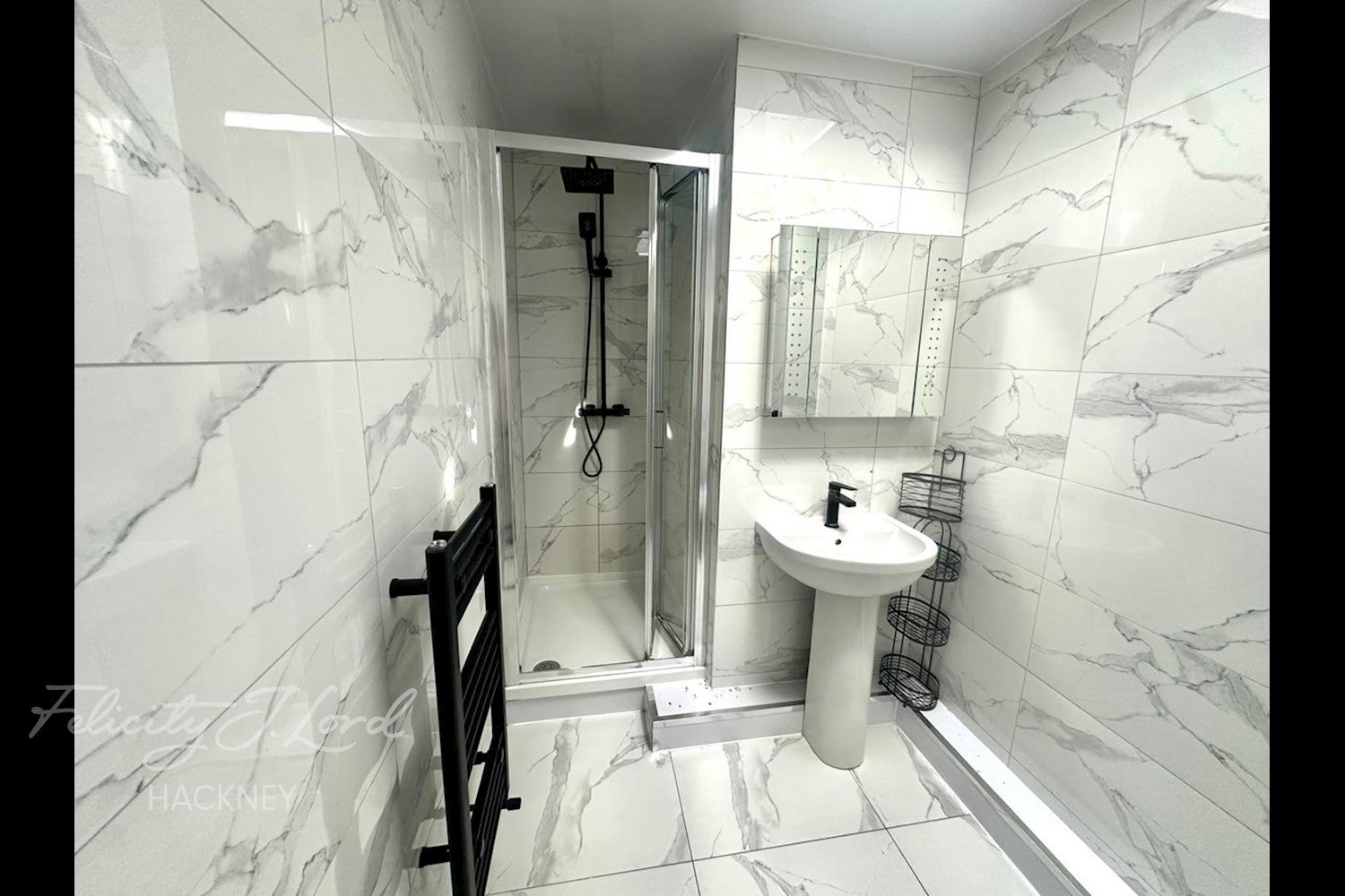 Flat Cassland Road in Greater London
