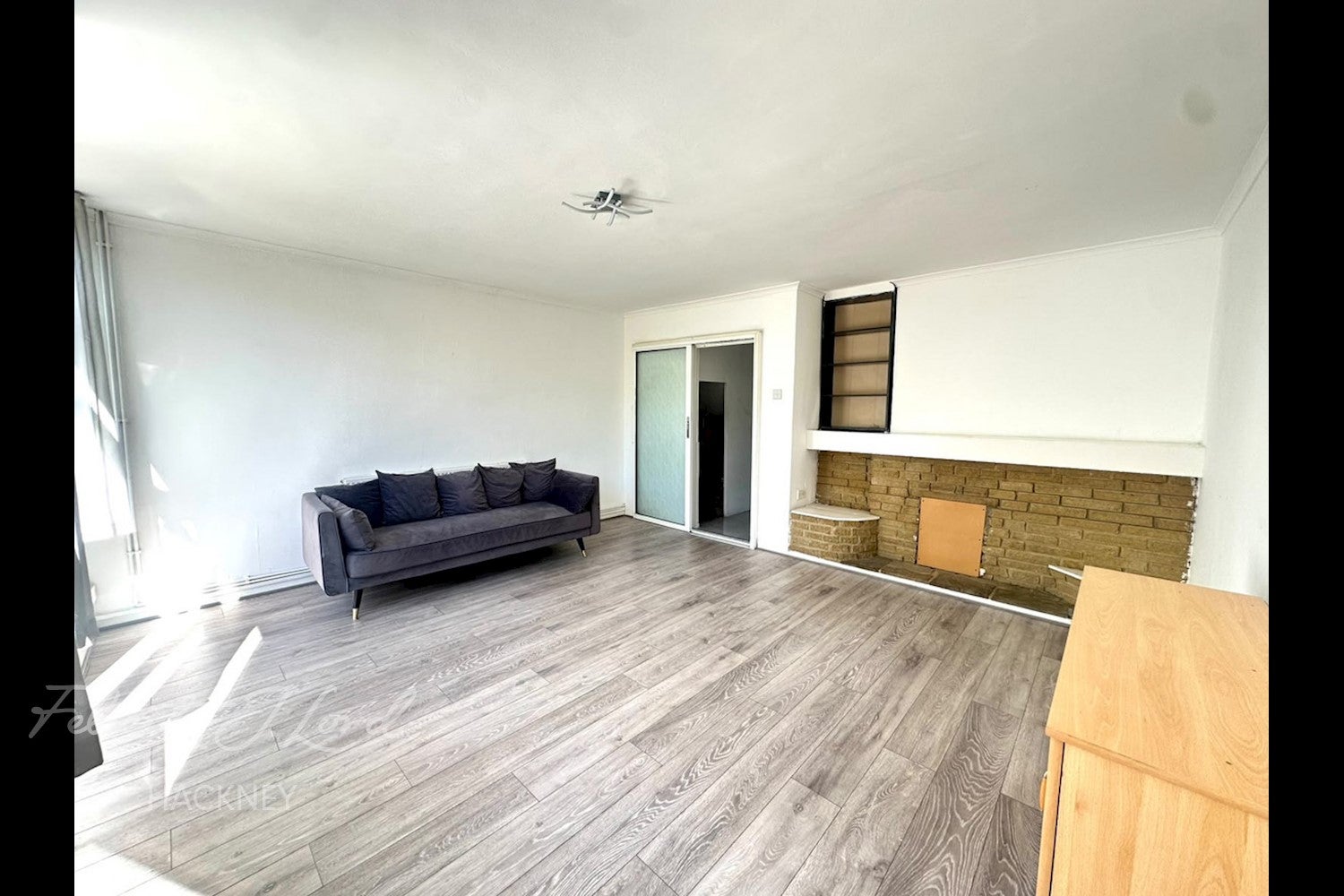 Flat Cassland Road in Greater London