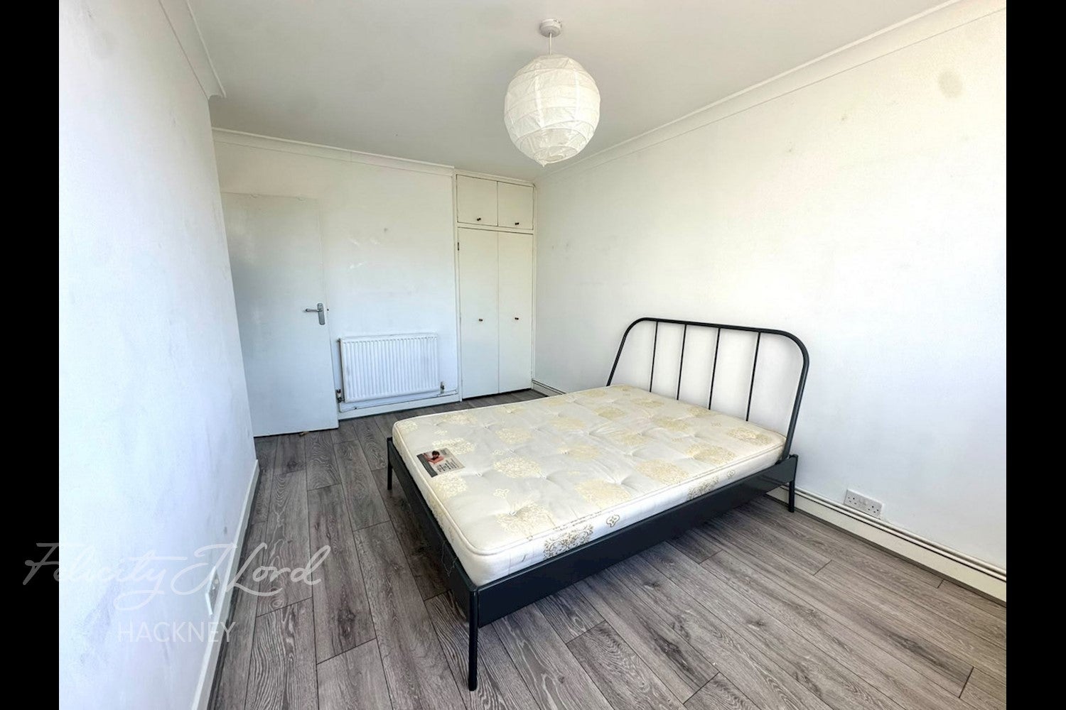 Flat Cassland Road in Greater London