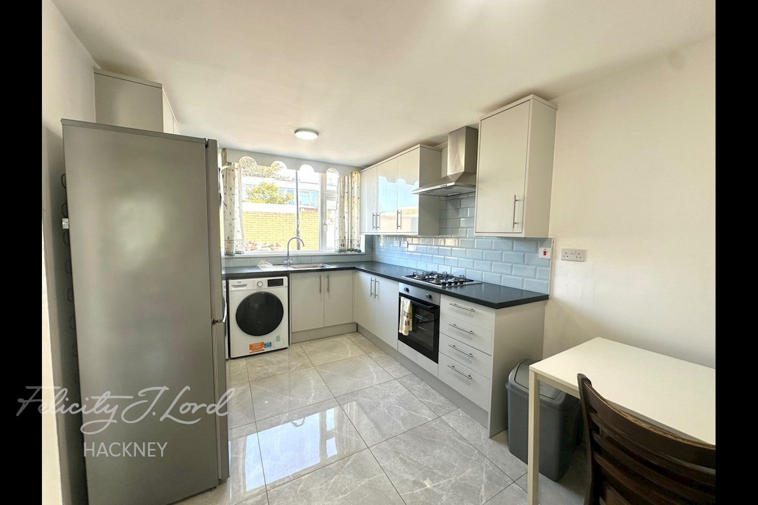 Flat Cassland Road in Greater London