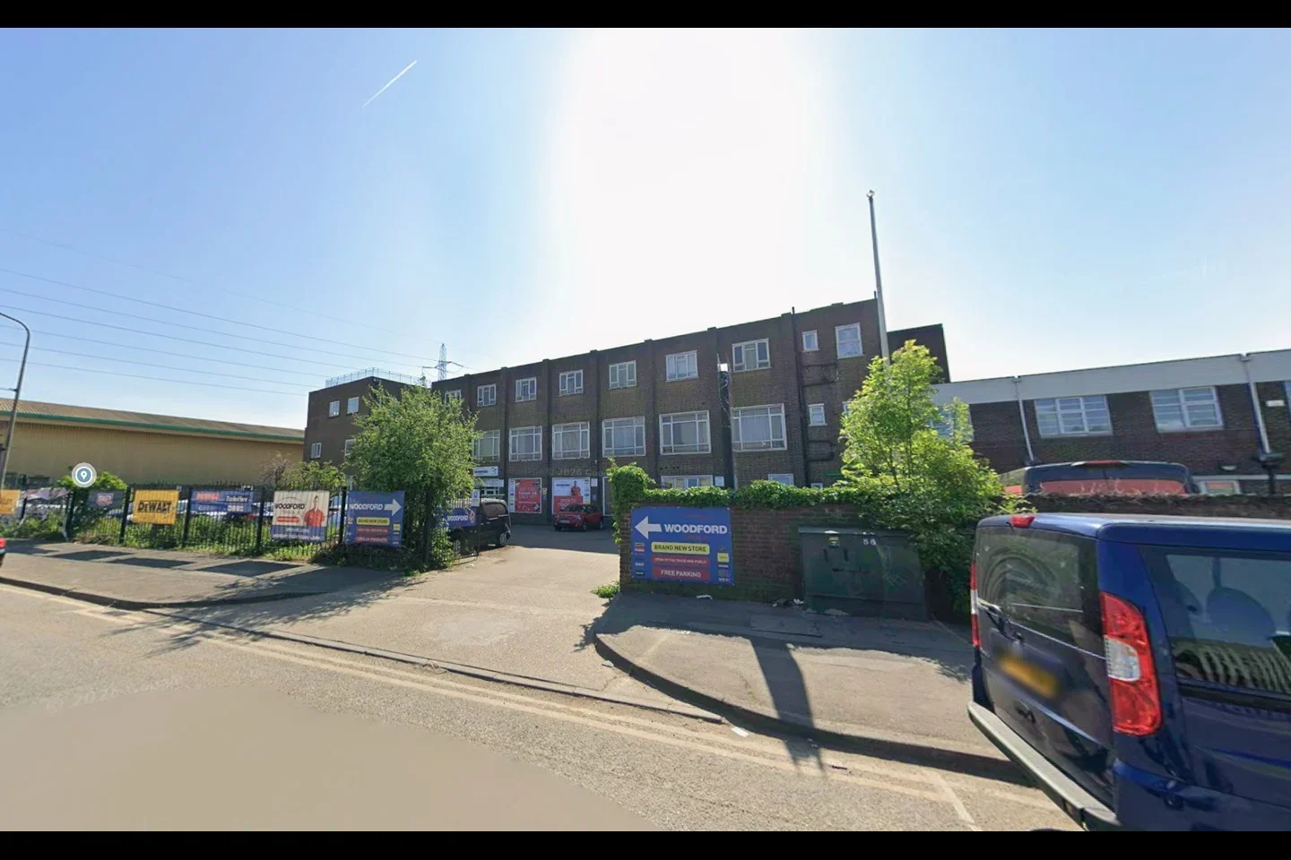 Flat Willow Lane in Greater London