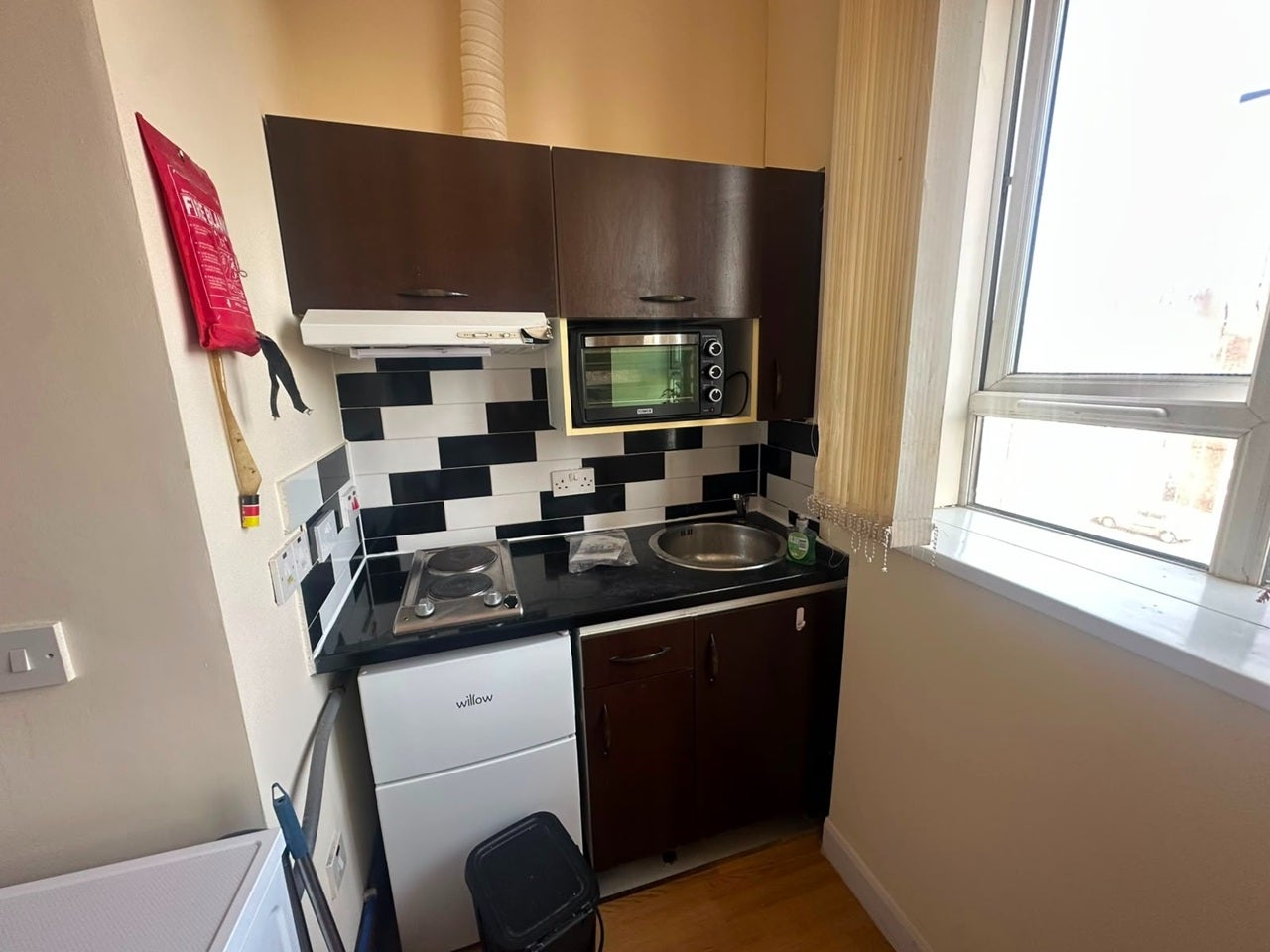 Flat Willow Lane in Greater London