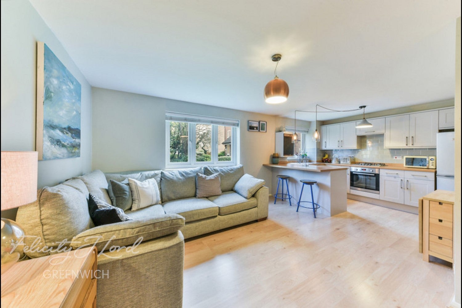 Flat Crosslet Vale in Greater London