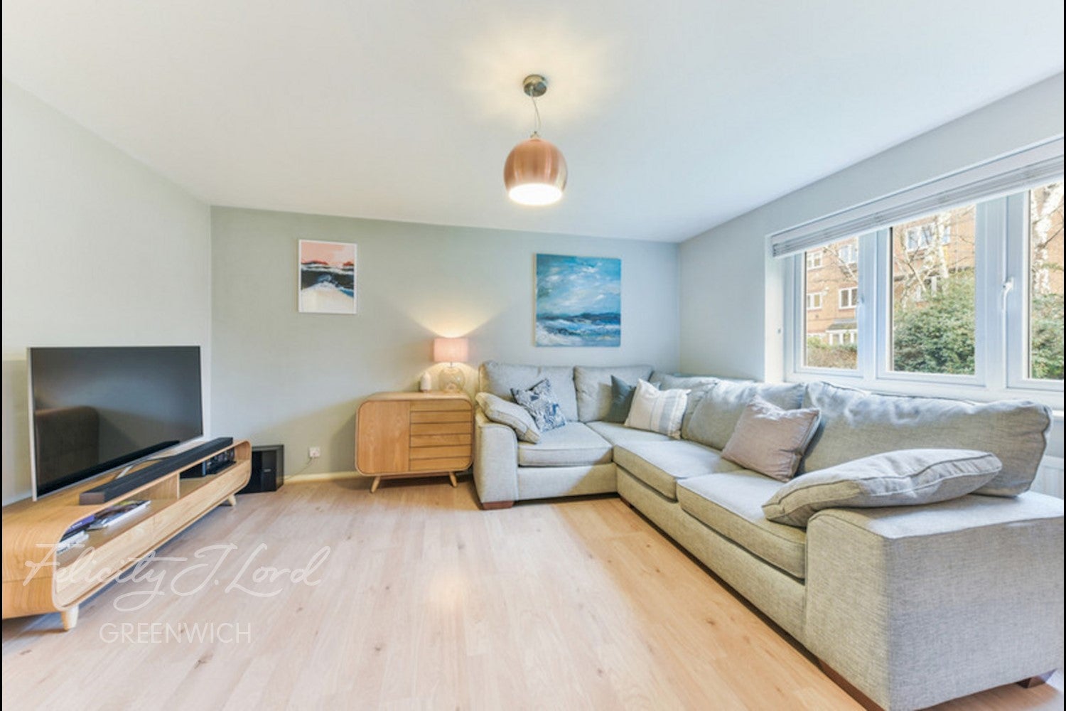Flat Crosslet Vale in Greater London