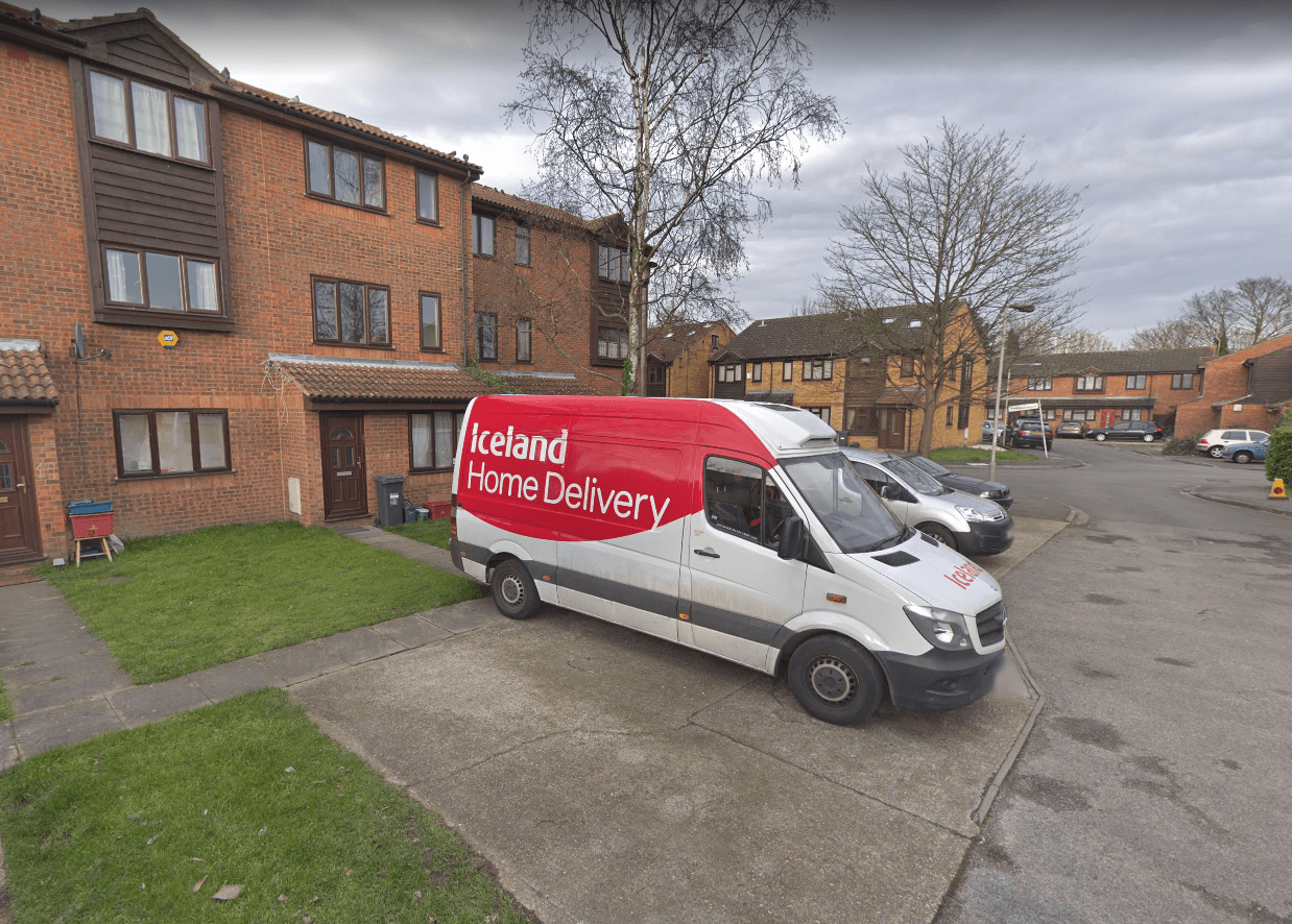 Flat Barnes Avenue in Greater London