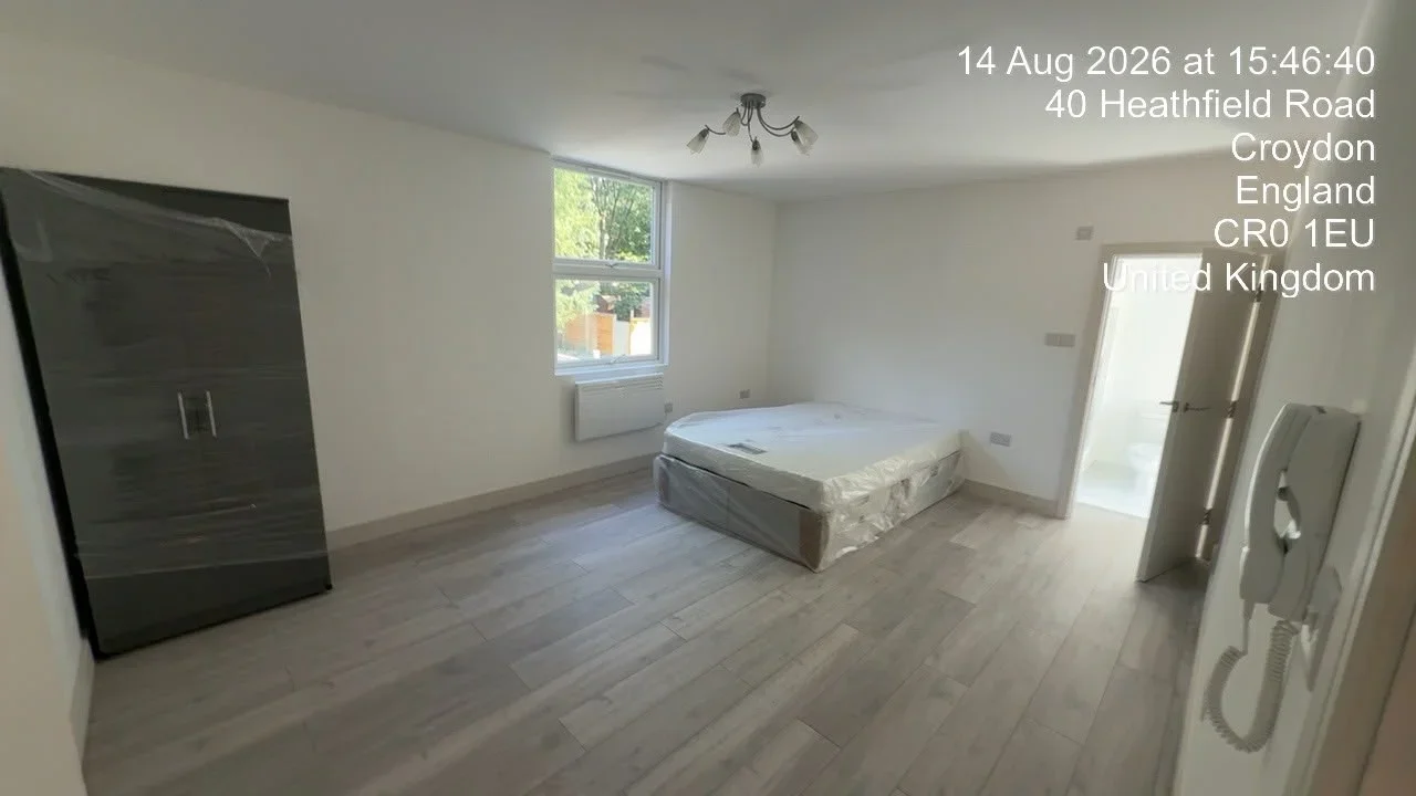 Room Heathfield Road in Greater London