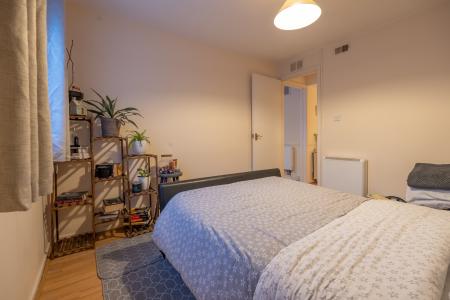 Flat Arbour View Court in Northampton