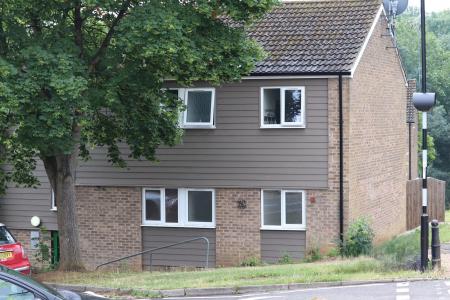 Flat Arbour View Court in Northampton