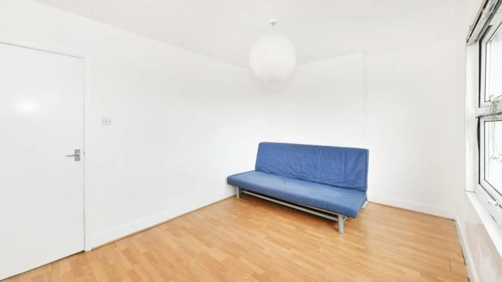 Flat Palmerston Road in Greater London