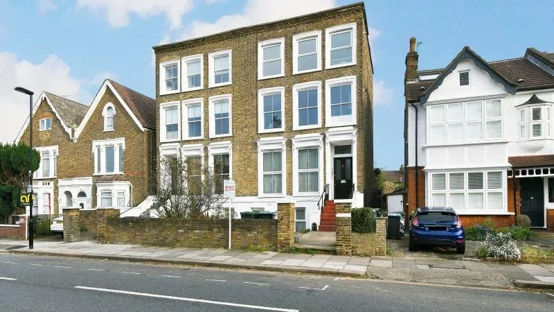 Flat Palmerston Road in Greater London