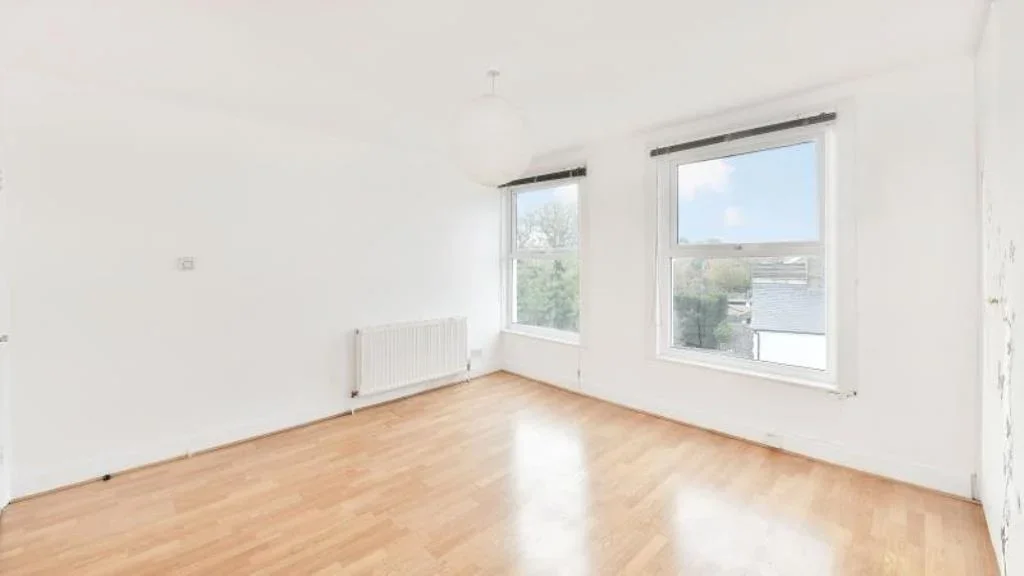 Flat Palmerston Road in Greater London