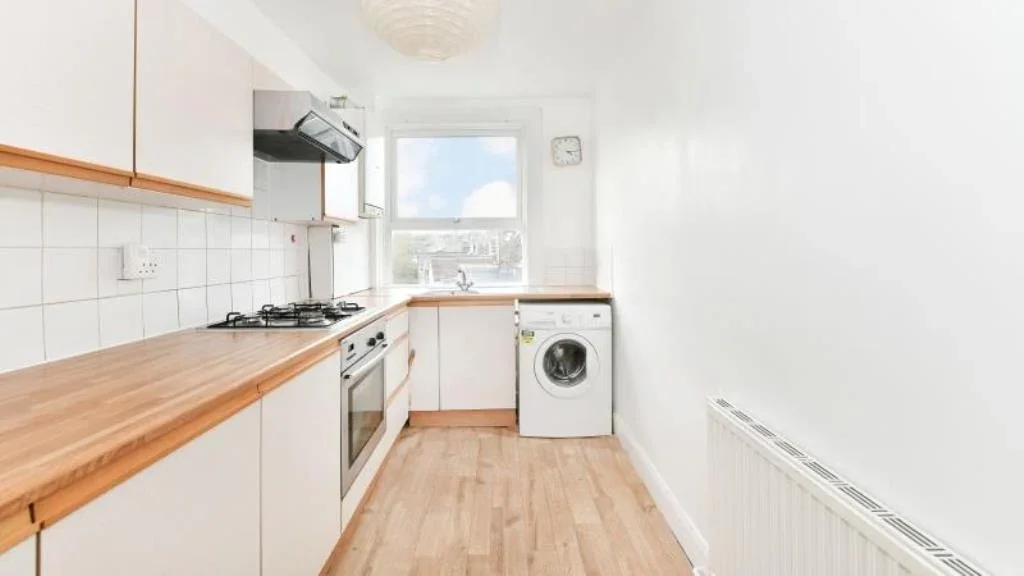 Flat Palmerston Road in Greater London
