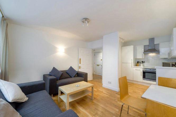 Flat Chitty Street in Greater London