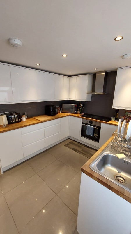 Room East Hill in Greater London