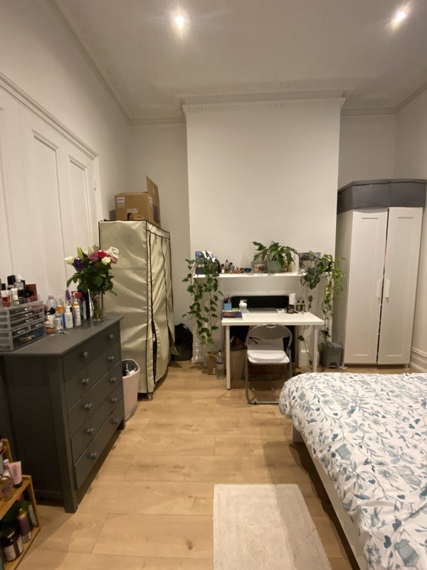 Room East Hill in Greater London