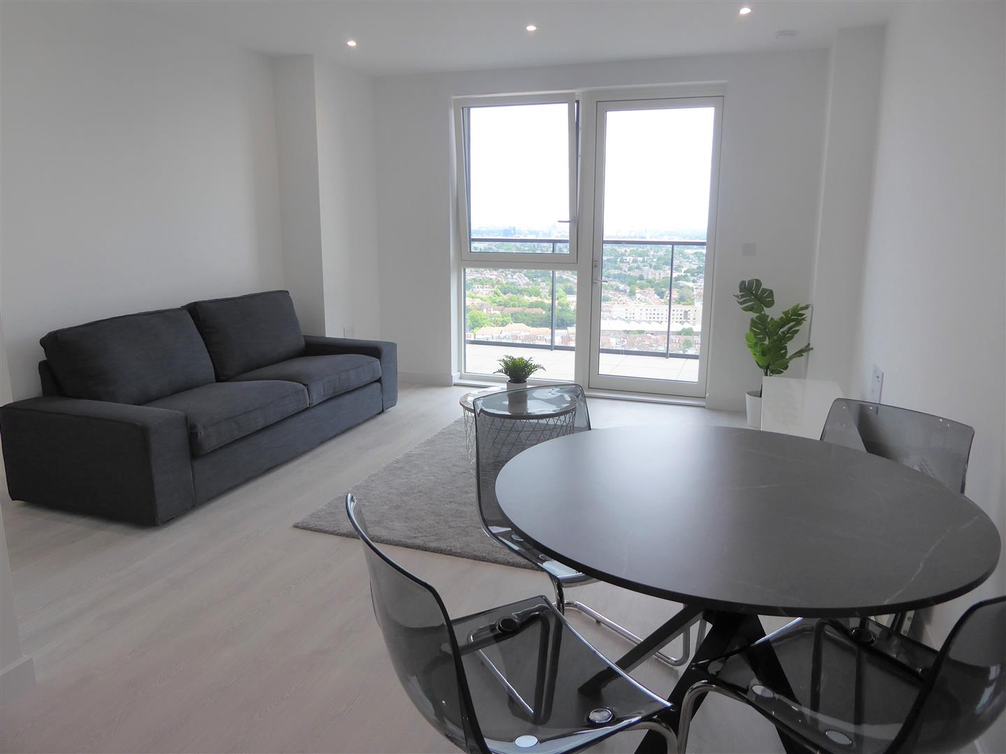 Flat Prince Regent Road in Greater London