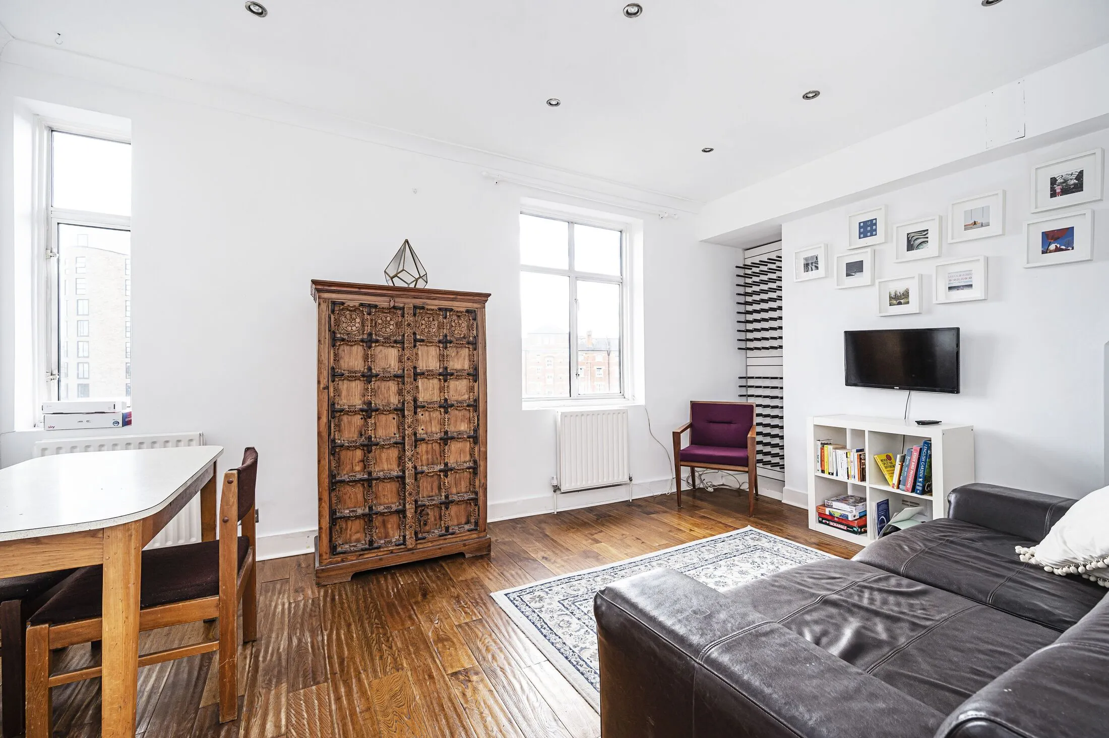 Flat Hackney Road in Greater London