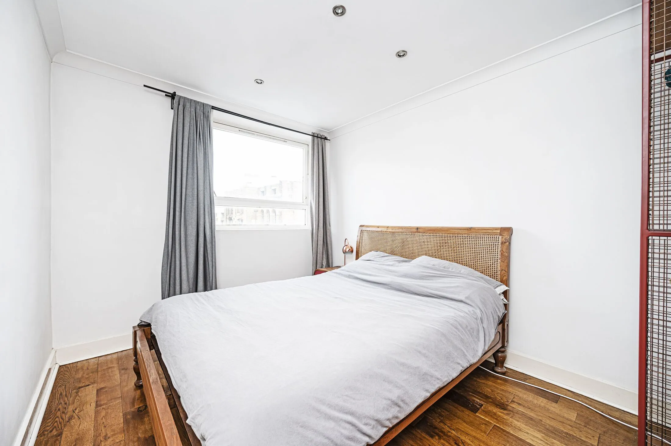 Flat Hackney Road in Greater London