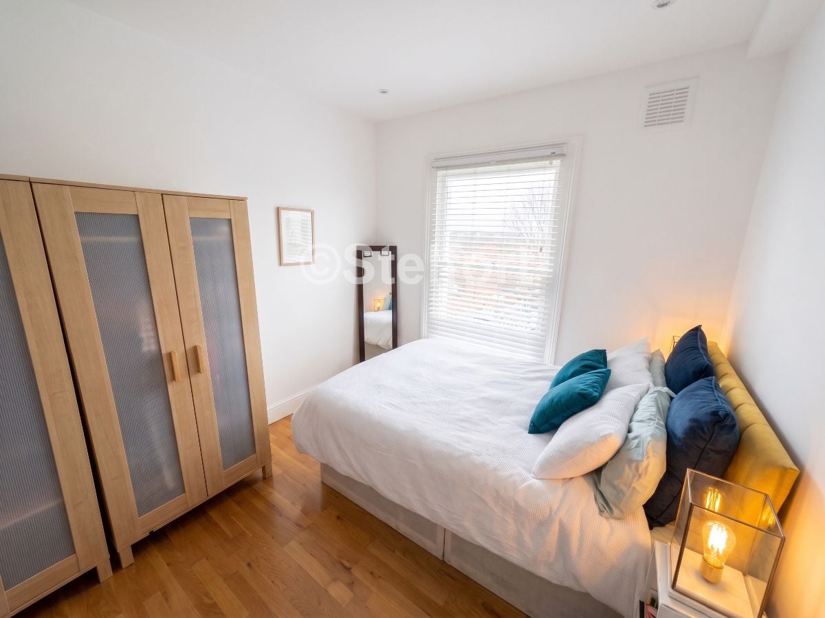 Flat Brecknock Road in Greater London