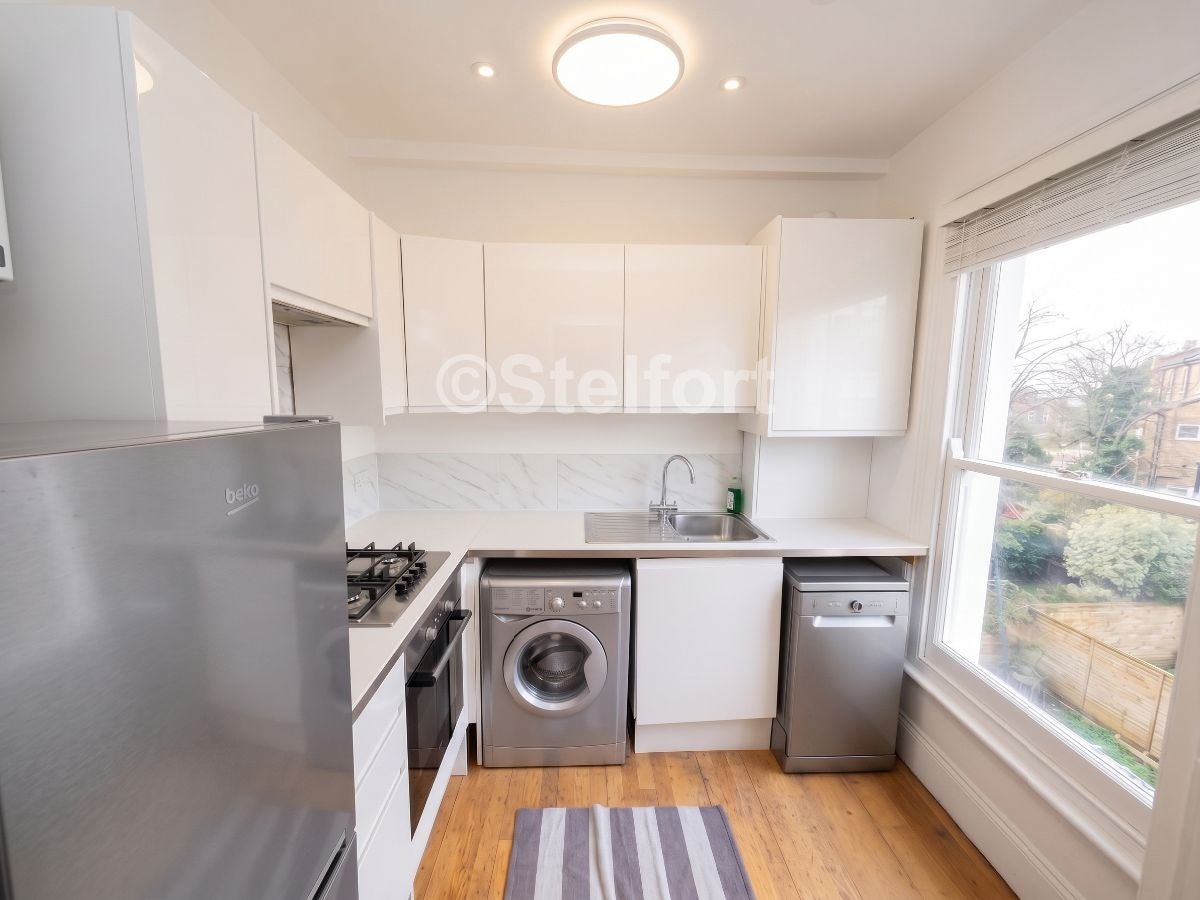 Flat Brecknock Road in Greater London