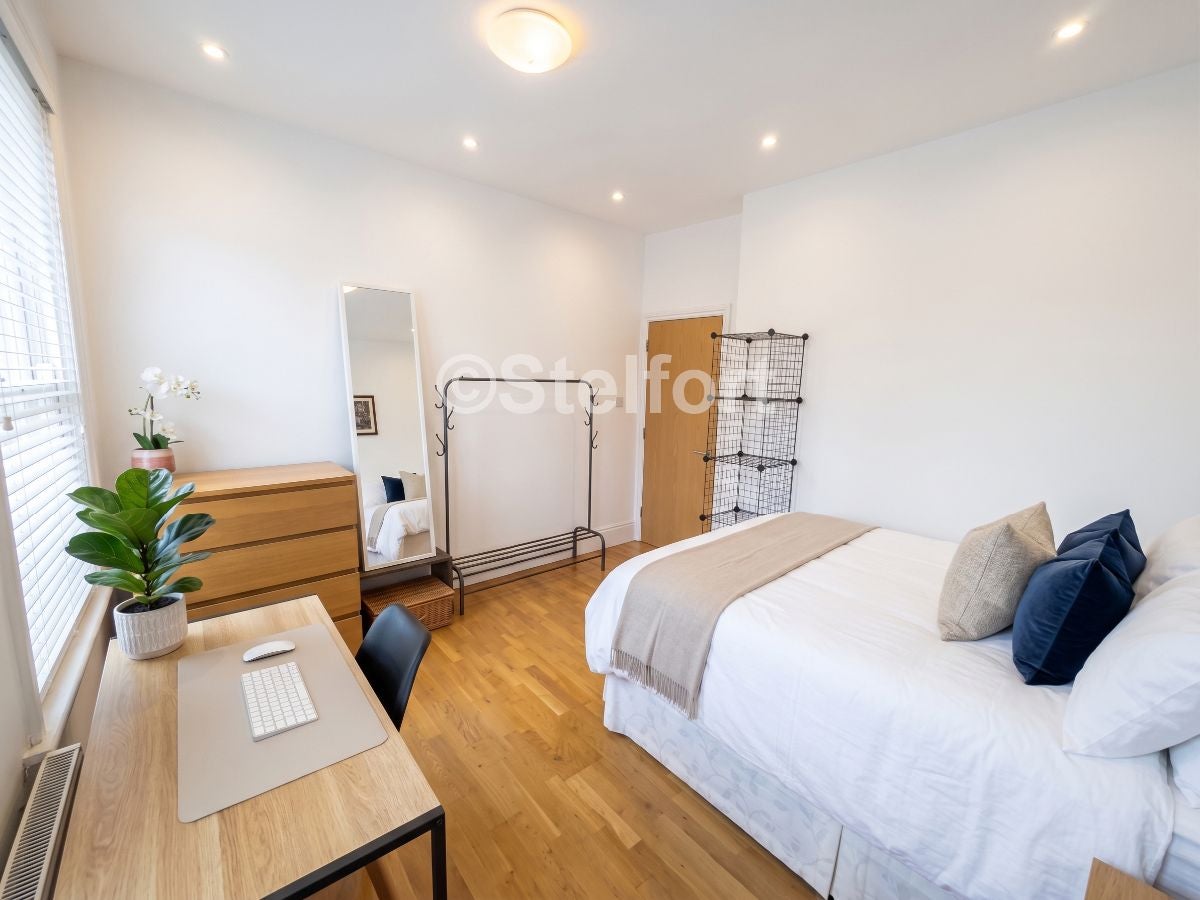 Flat Brecknock Road in Greater London