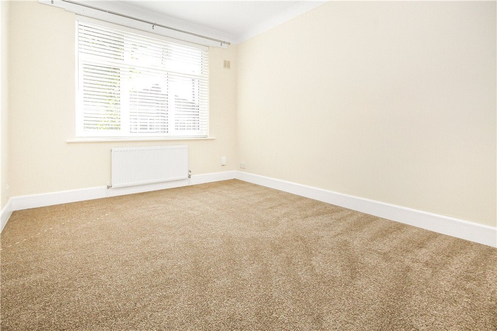 Flat Saint Hilda's Avenue in Borough of Spelthorne
