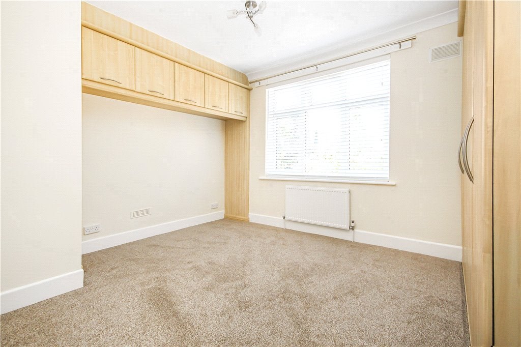 Flat Saint Hilda's Avenue in Borough of Spelthorne