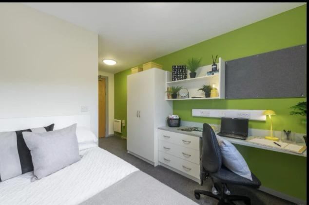 Room Portland Road in Newcastle upon Tyne