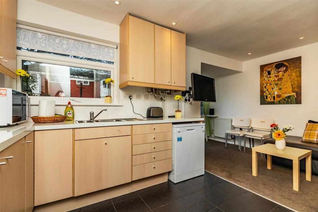 Flat Metchley Drive in Birmingham