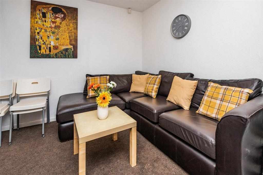 Flat Metchley Drive in Birmingham