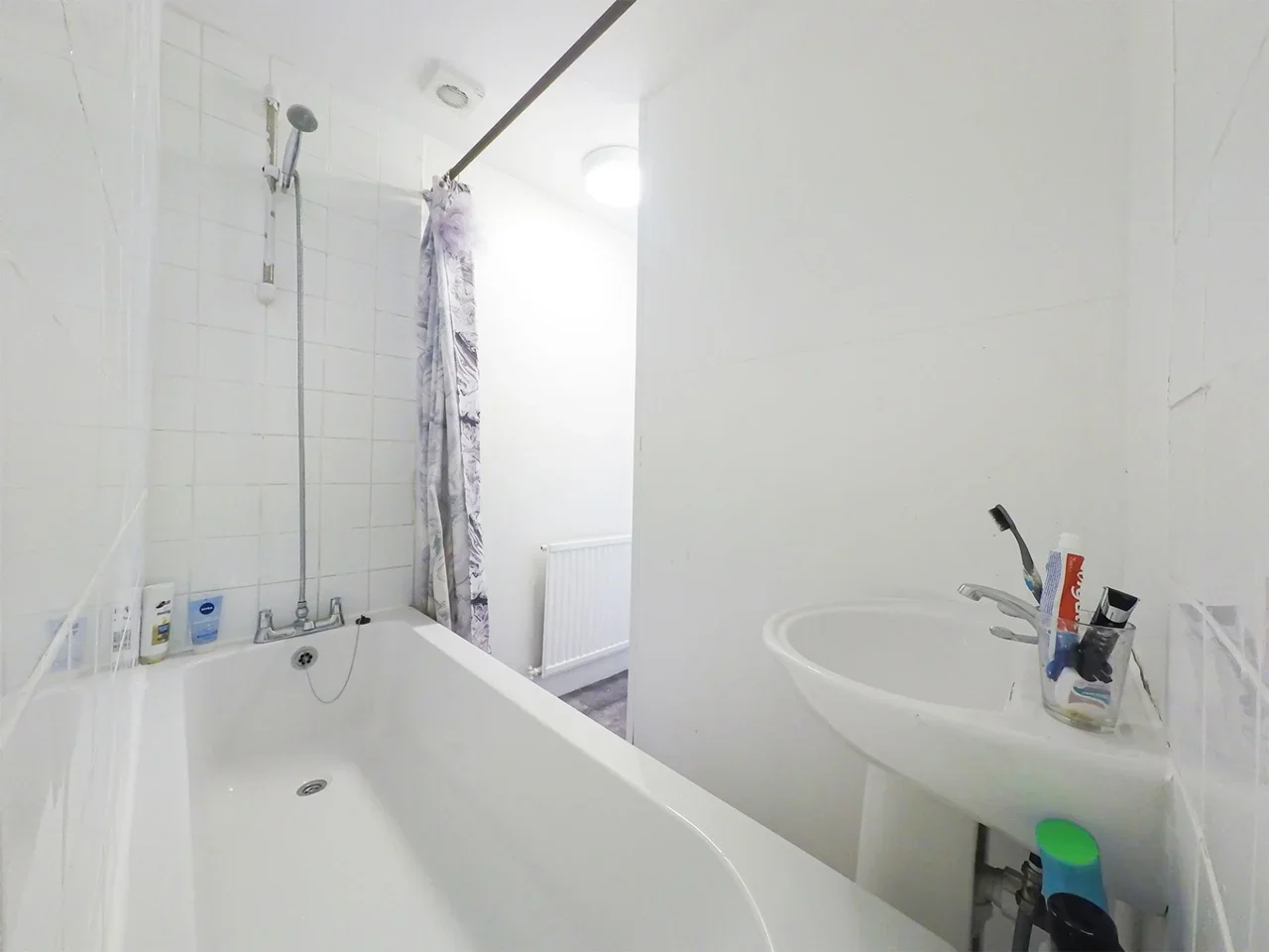 Room High Road Leytonstone in Greater London