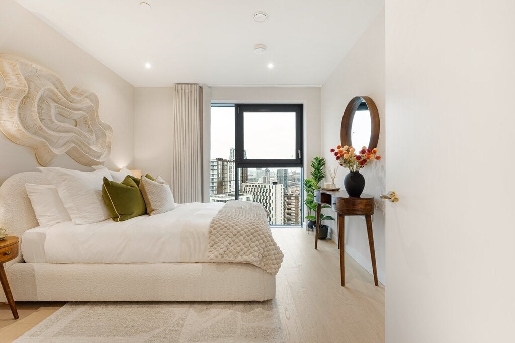 Flat Bodley Way in Greater London