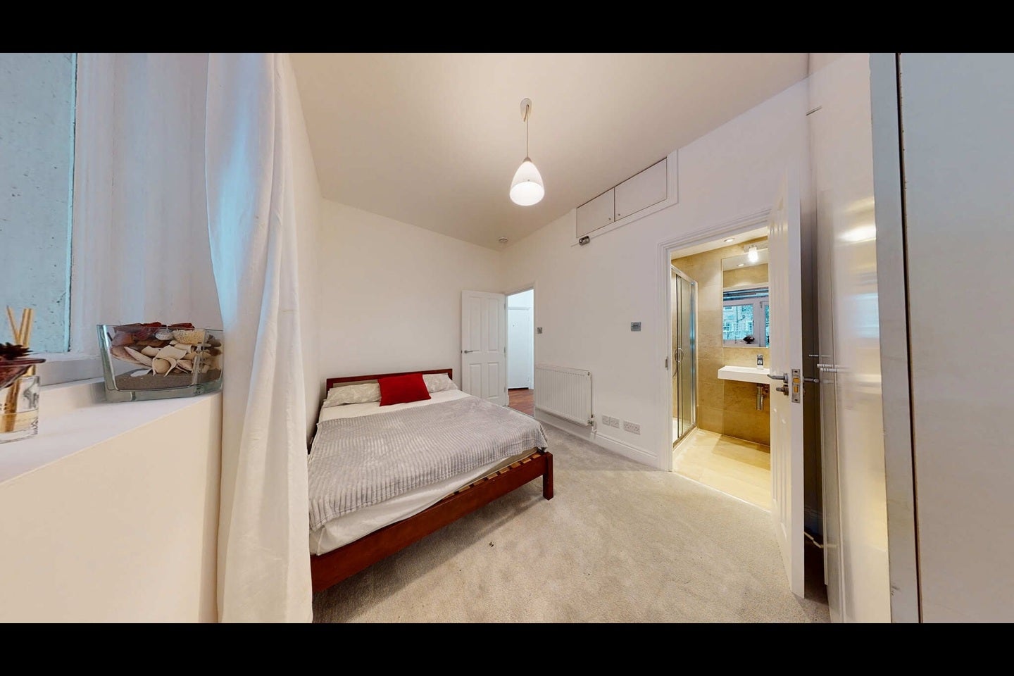 Flat Loveridge Road in Greater London