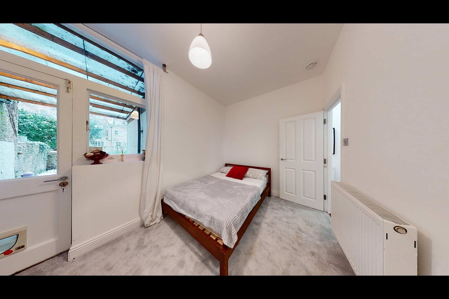 Flat Loveridge Road in Greater London
