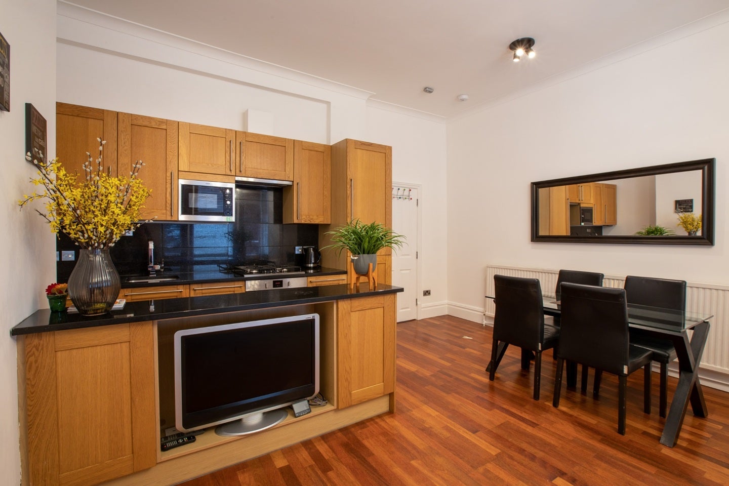 Flat Loveridge Road in Greater London