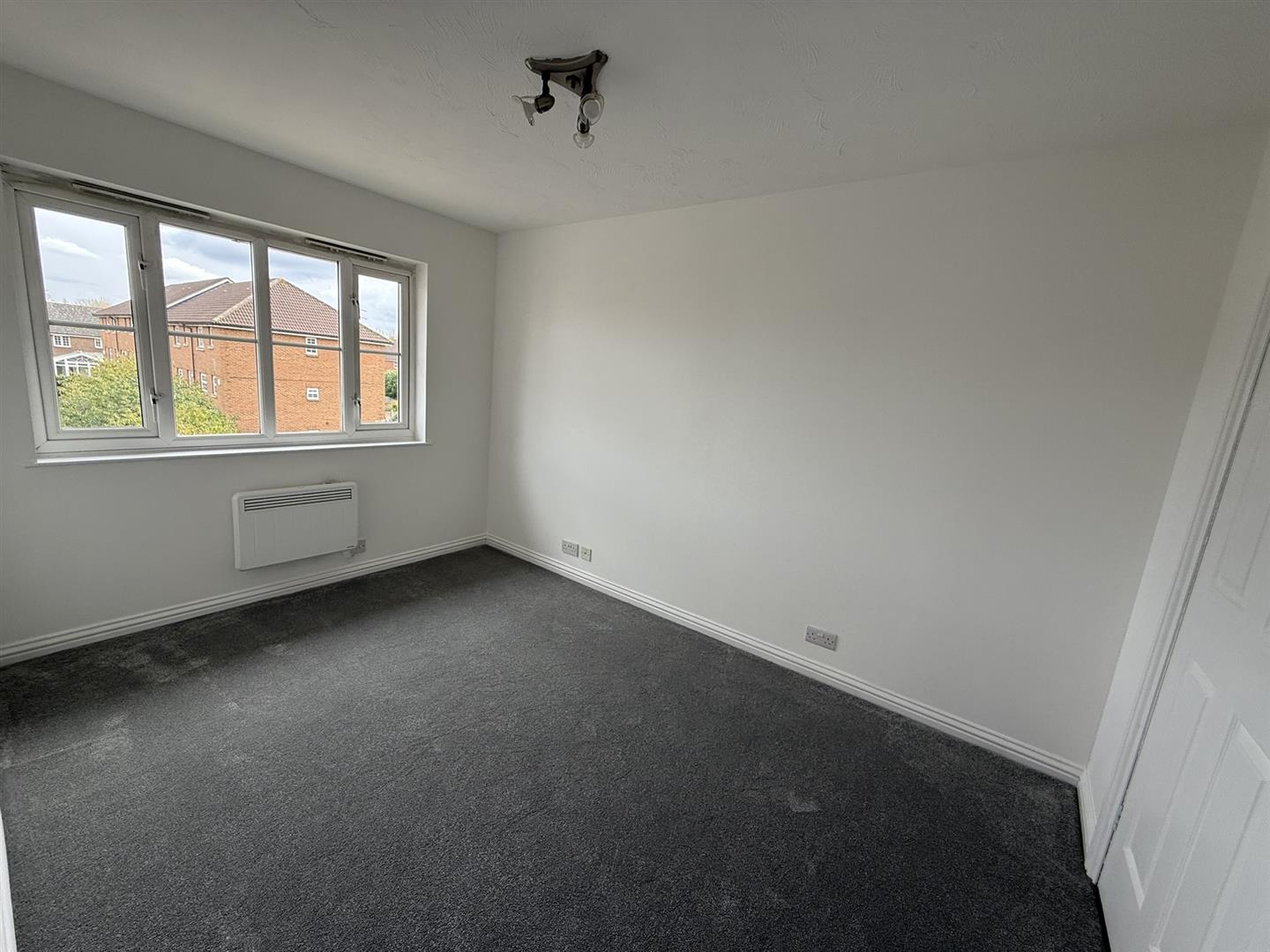 Flat Kensington Way in Hertsmere