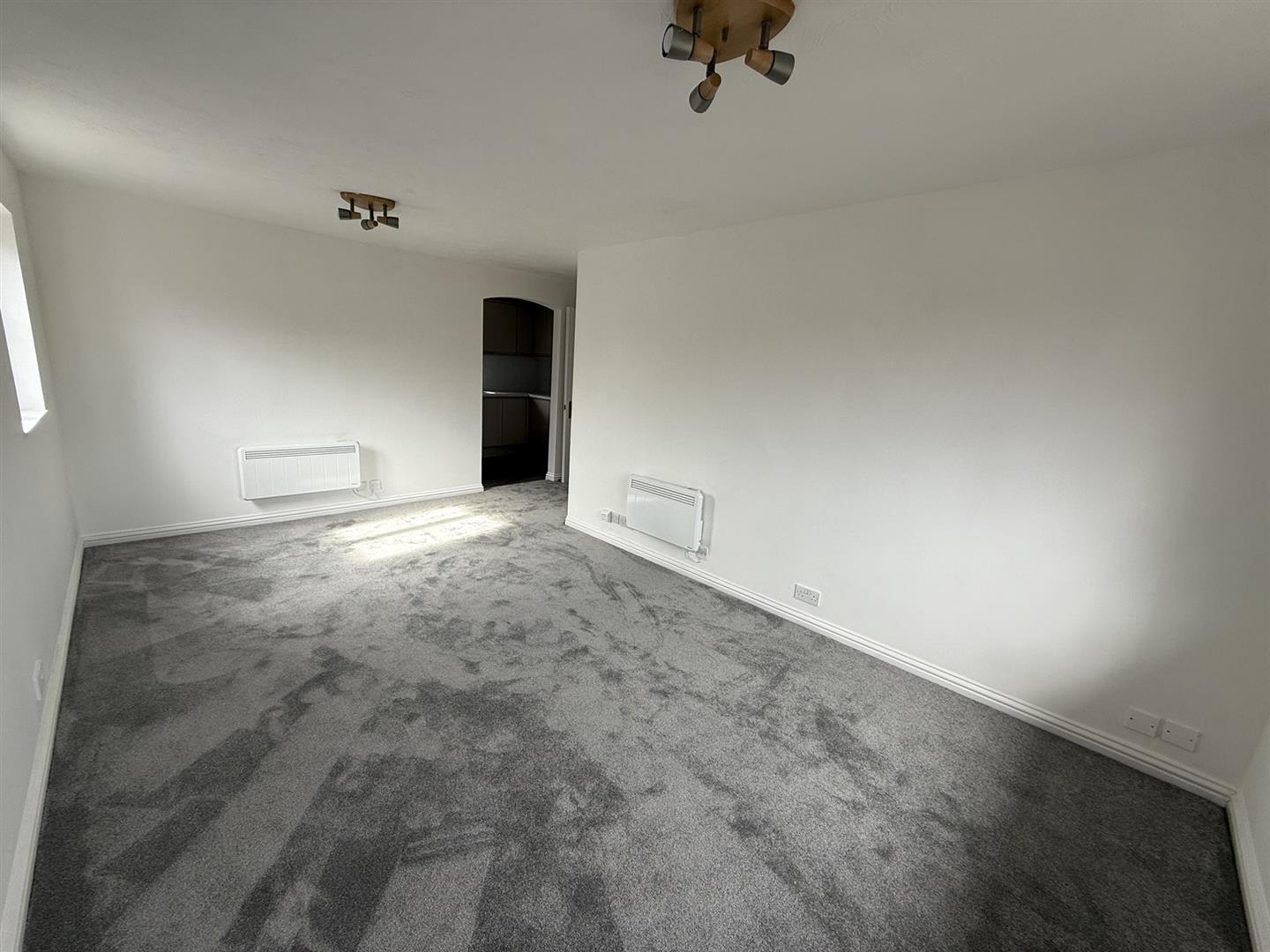 Flat Kensington Way in Hertsmere