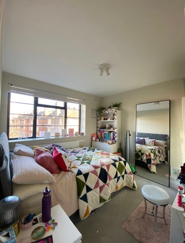 Room Nine Elms Lane in Greater London