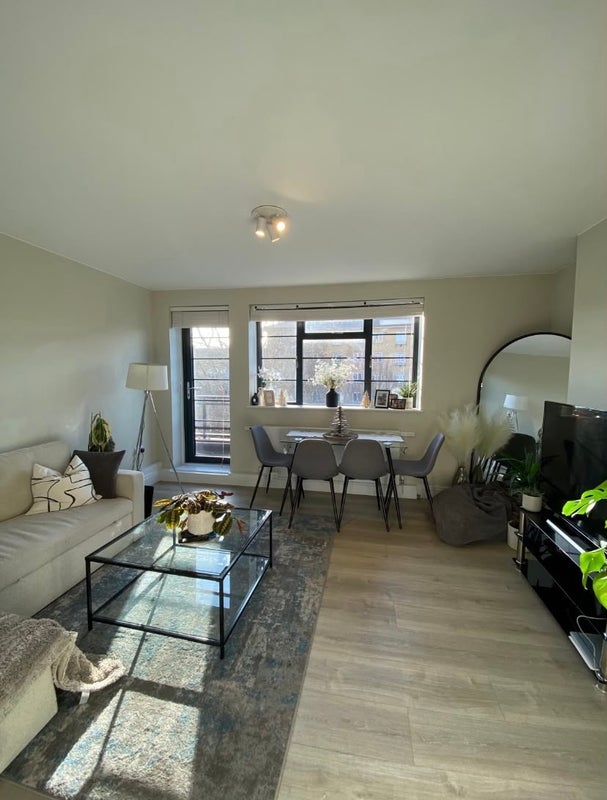 Room Nine Elms Lane in Greater London