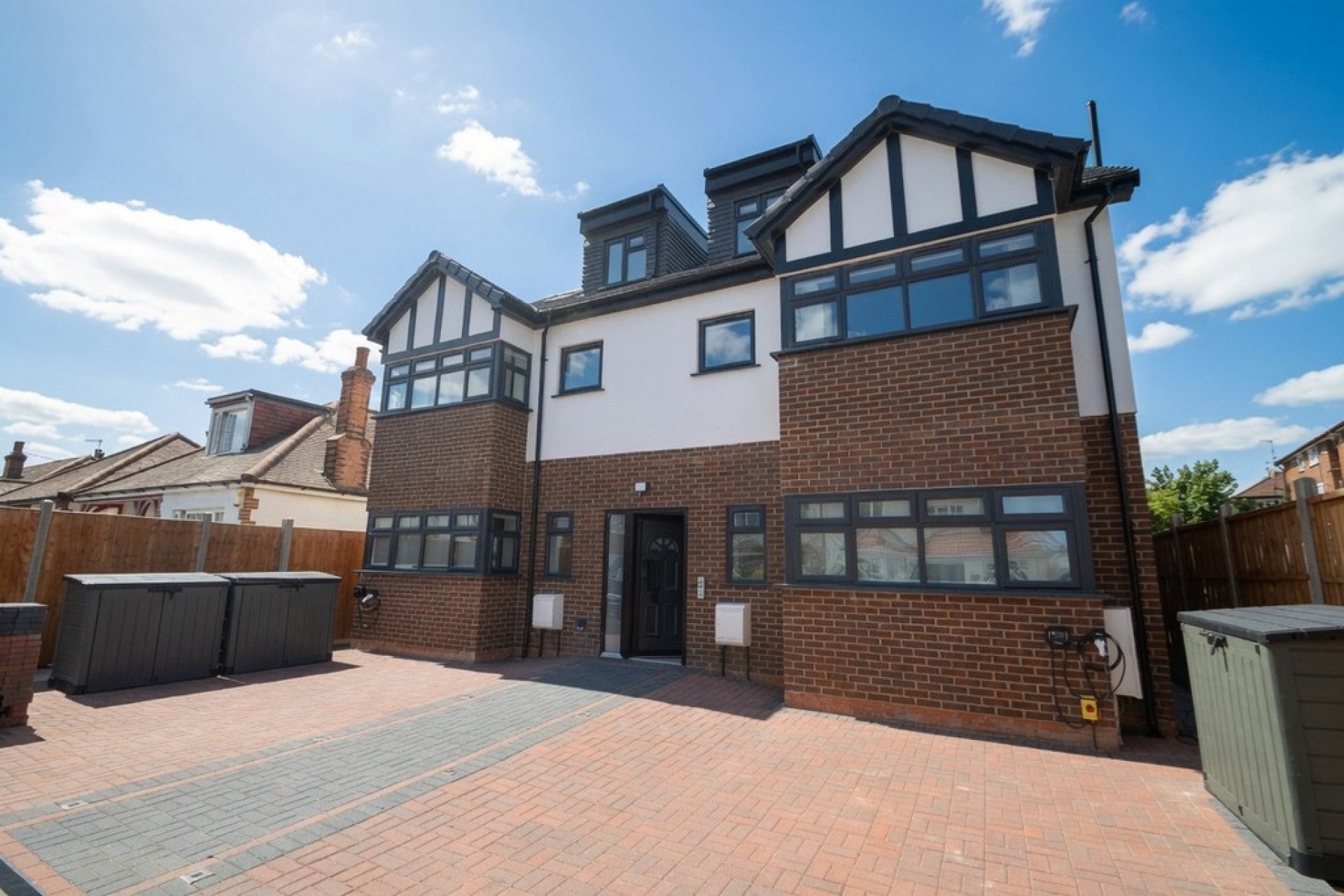 Flat Parkfield Crescent in Greater London