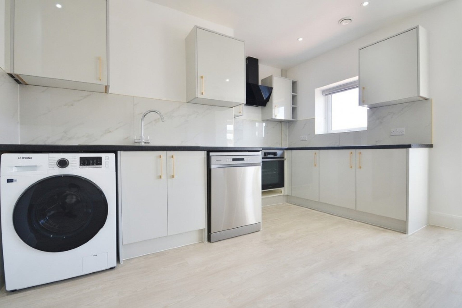 Flat Parkfield Crescent in Greater London