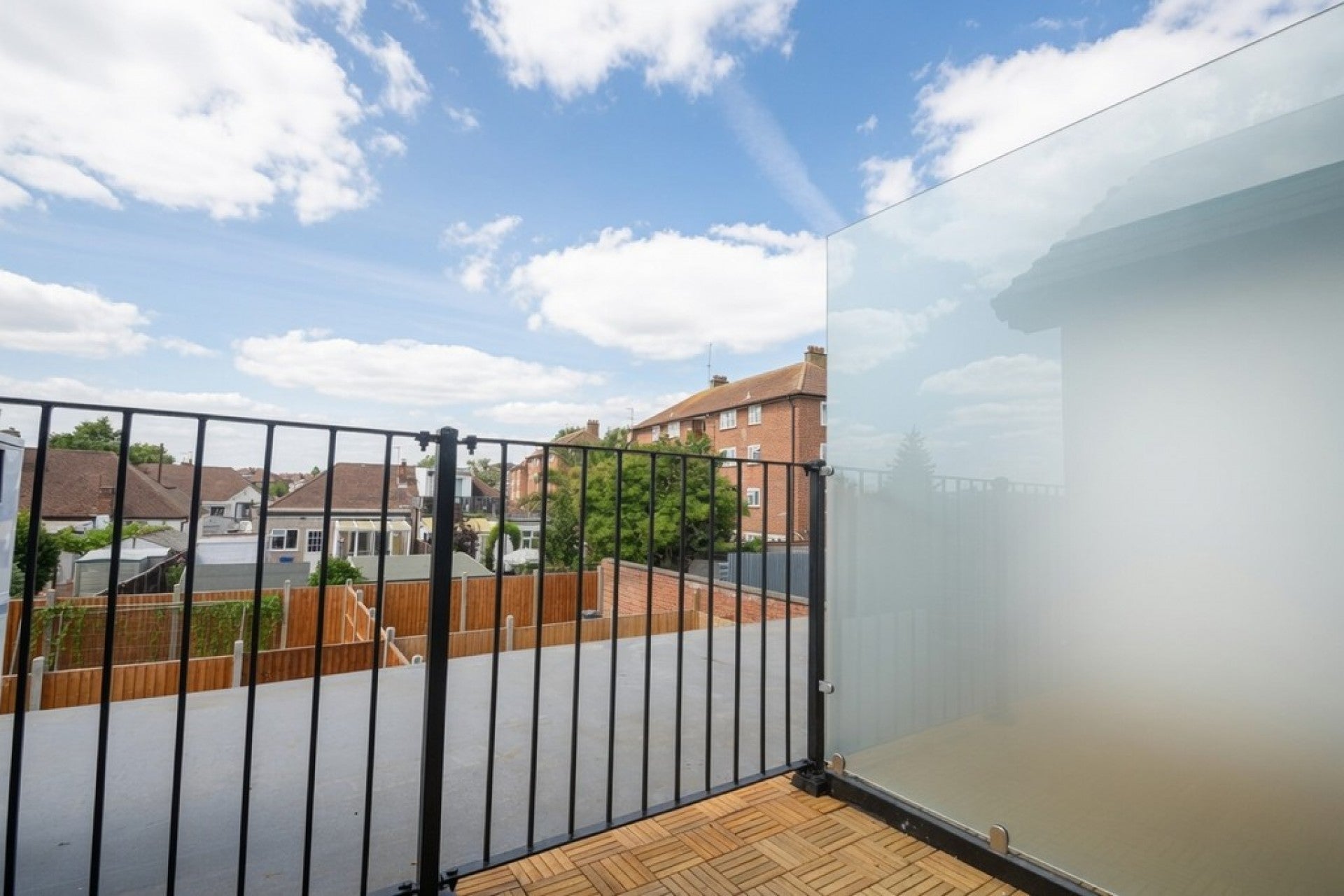 Flat Parkfield Crescent in Greater London