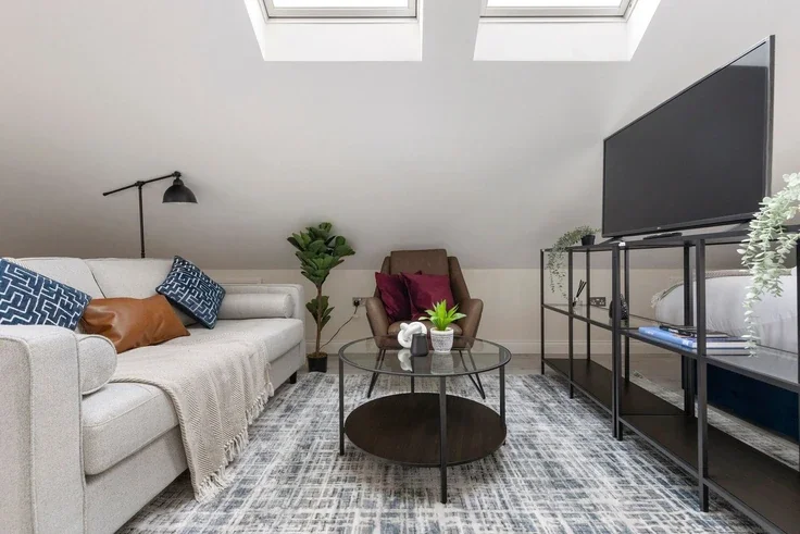 Flat Alderton Way in Greater London