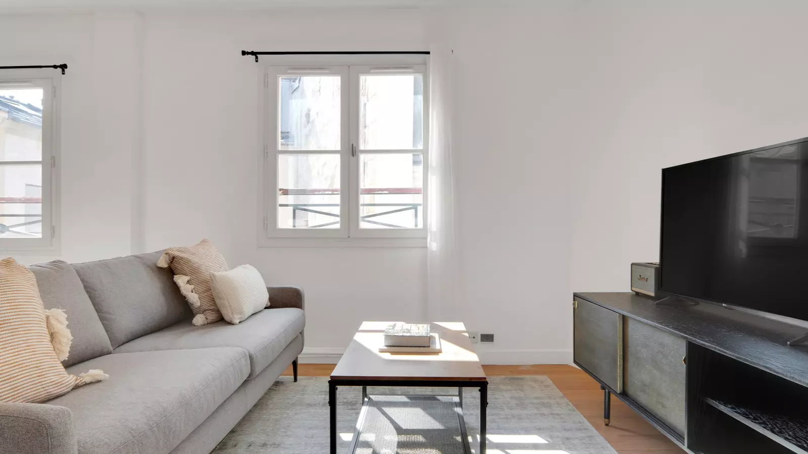 Flat Rue Tronchet in Paris
