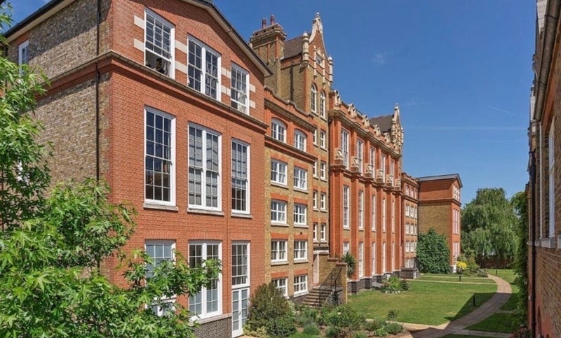 Room Beta Place in Greater London