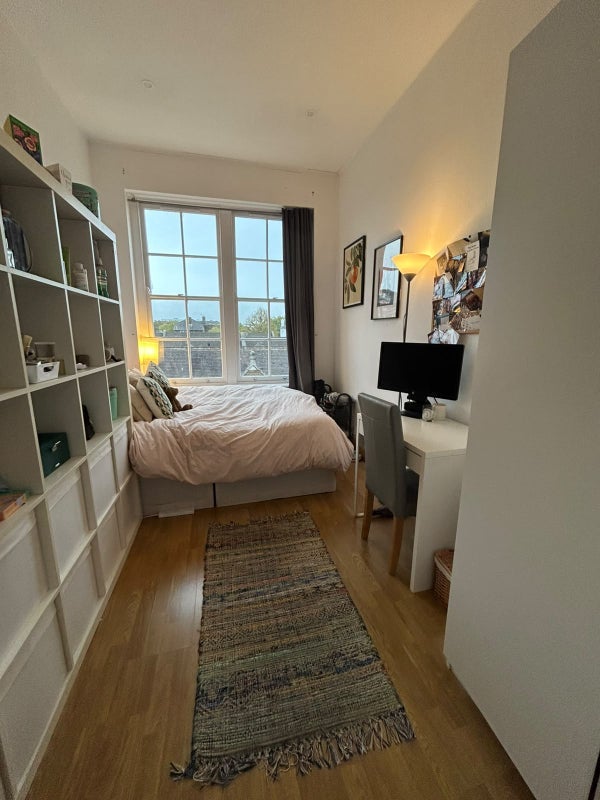 Room Beta Place in Greater London