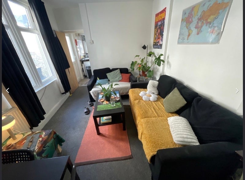 Room Strathnairn Street in Cardiff