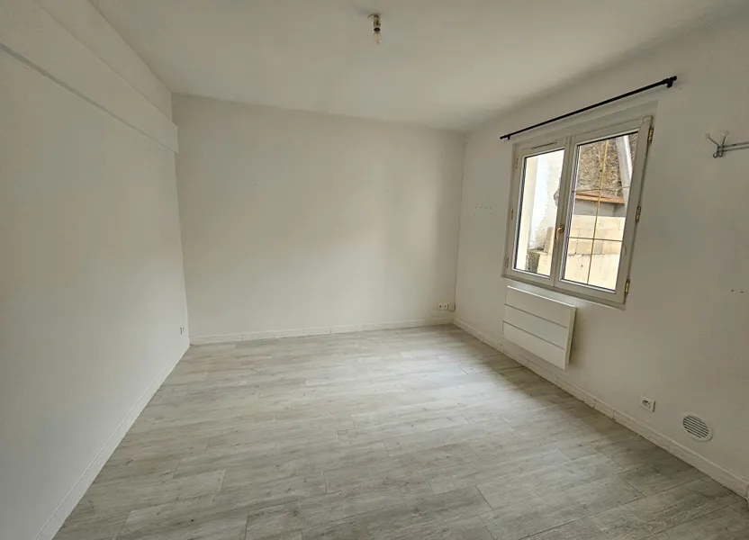 Chambre Rue de la Geôle à Épône